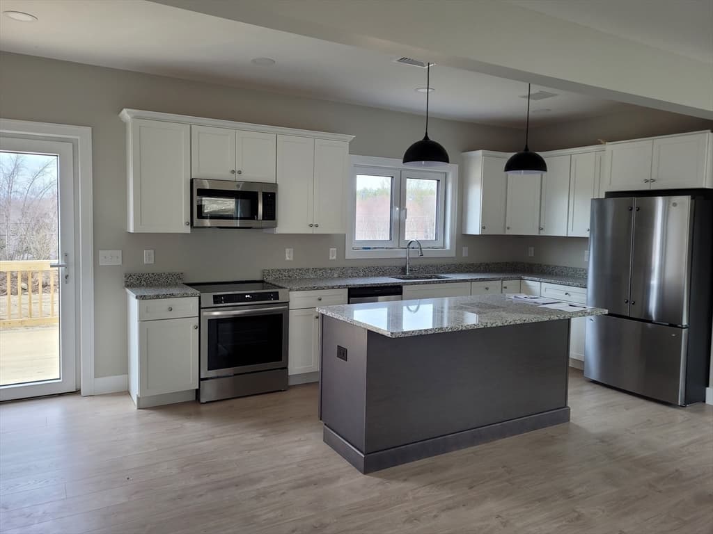 Condex at 21 Windsor Lane # A, Hudson NH 03051, Hudson, photo 9 of 27