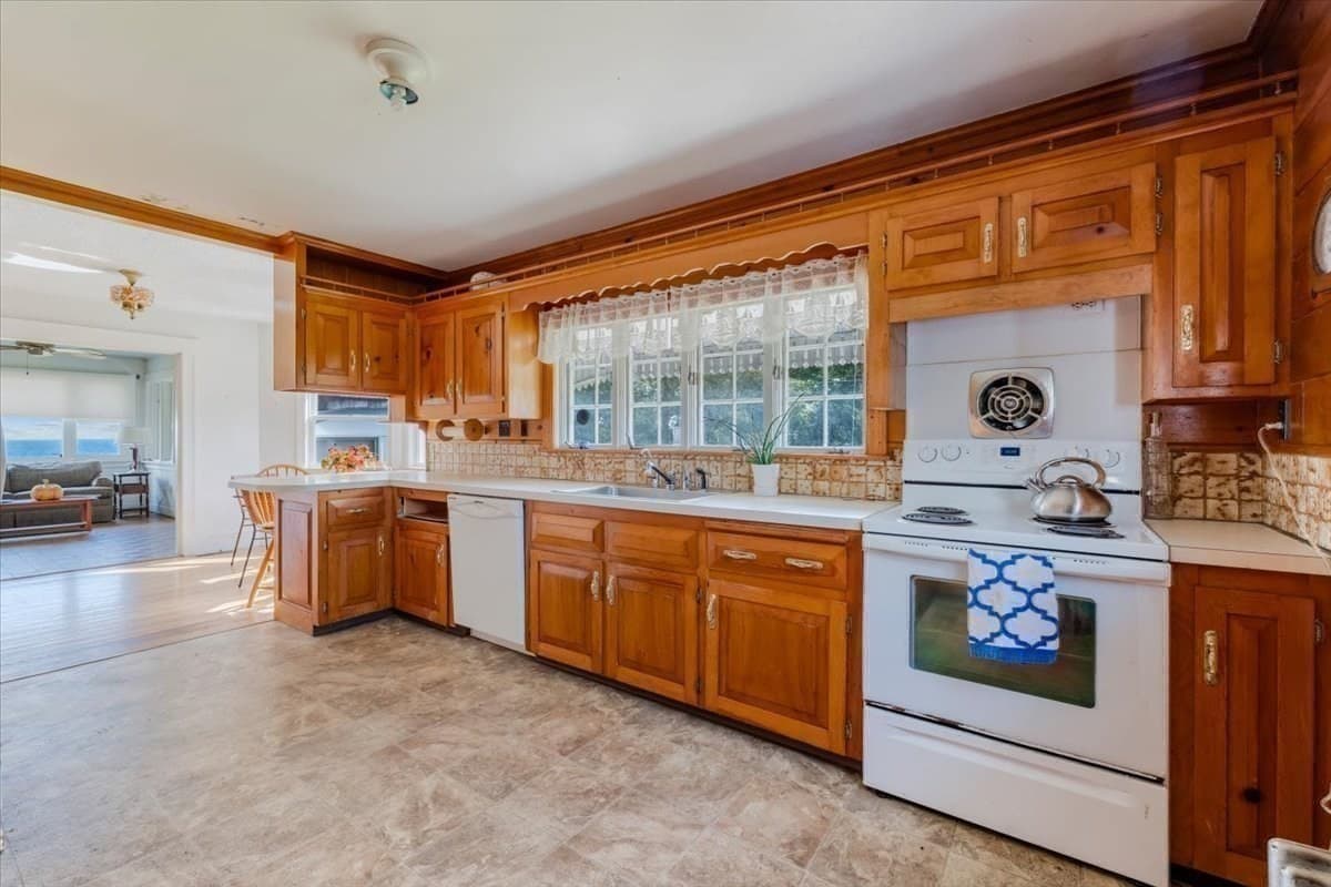 Single Family Residence at 70 Hedge Rd, Plymouth MA 02360, Plymouth, photo 19 of 41