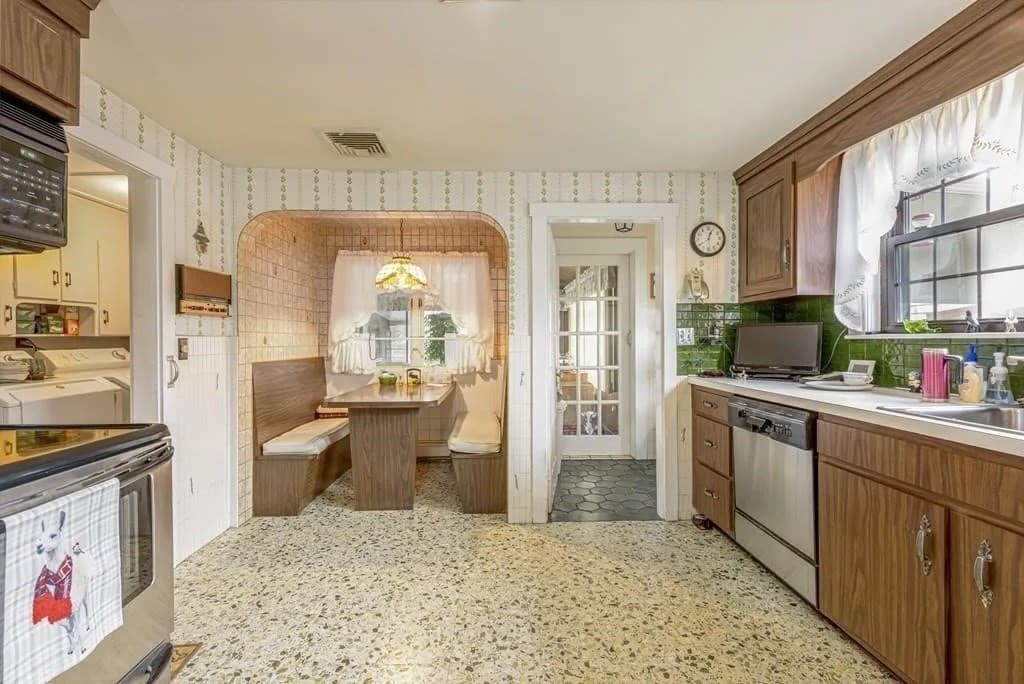 Single Family Residence at 1789 Broadway, Raynham MA 02767, photo 2 of 24