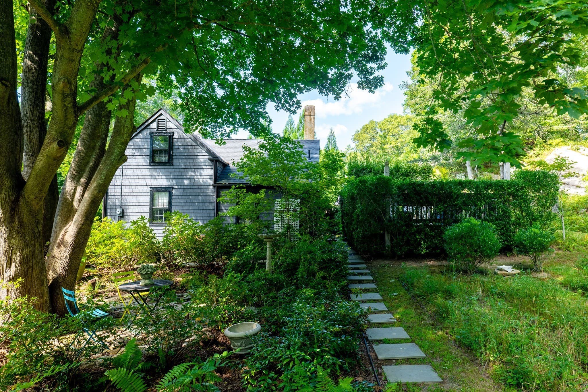 1150 Russells Mills Rd, Dartmouth MA 02748
