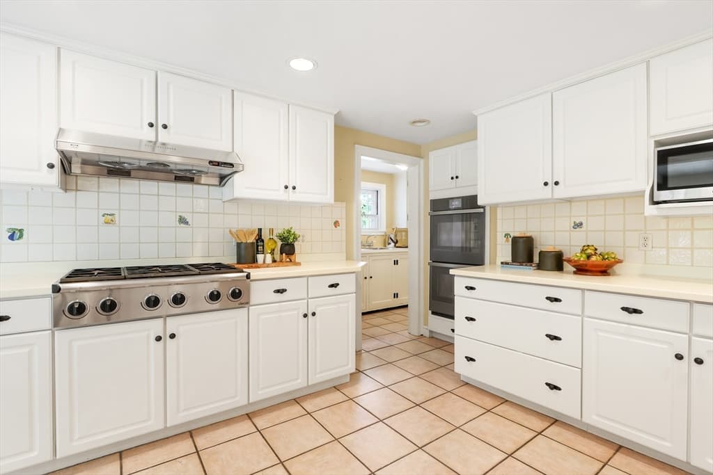 Single Family Residence at 42 Edmunds Road, Wellesley MA 02481, photo 5 of 42