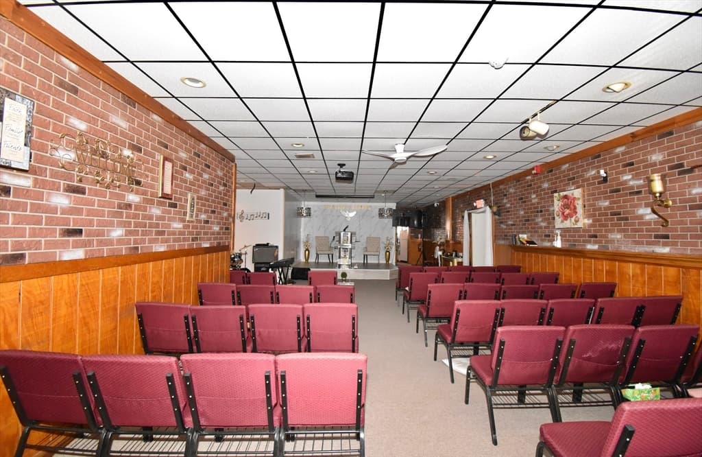 570-582 Main St, Springfield MA 01119 photo 6