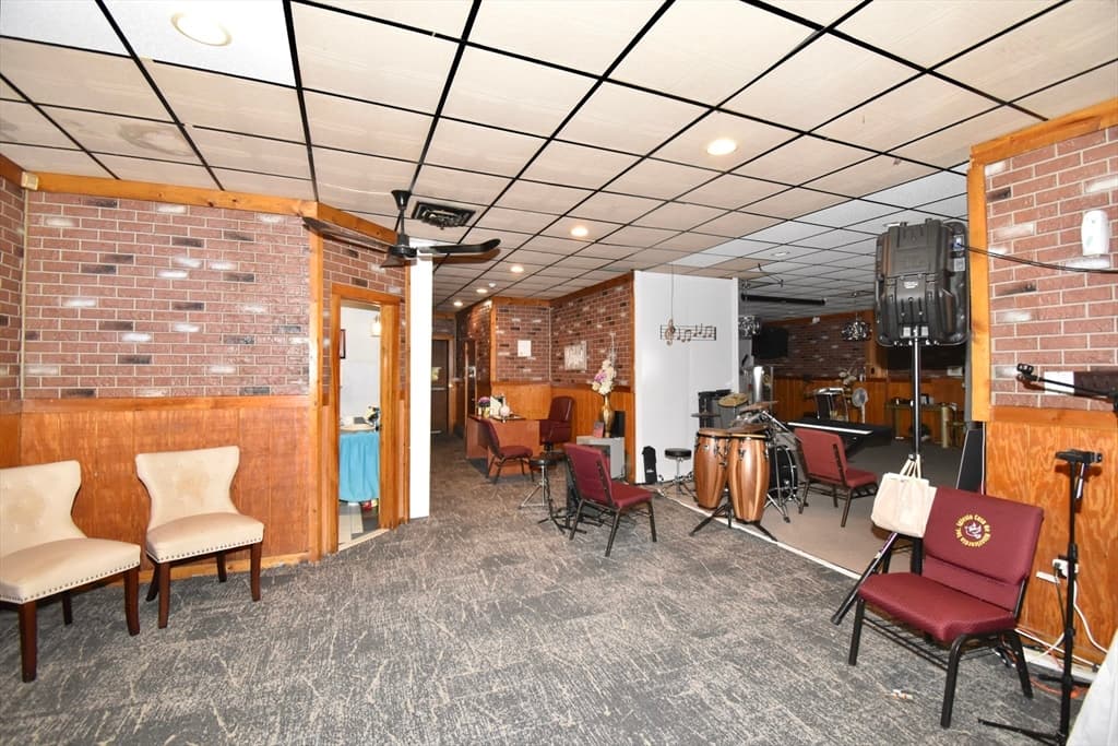 570-582 Main St, Springfield MA 01119 photo 10