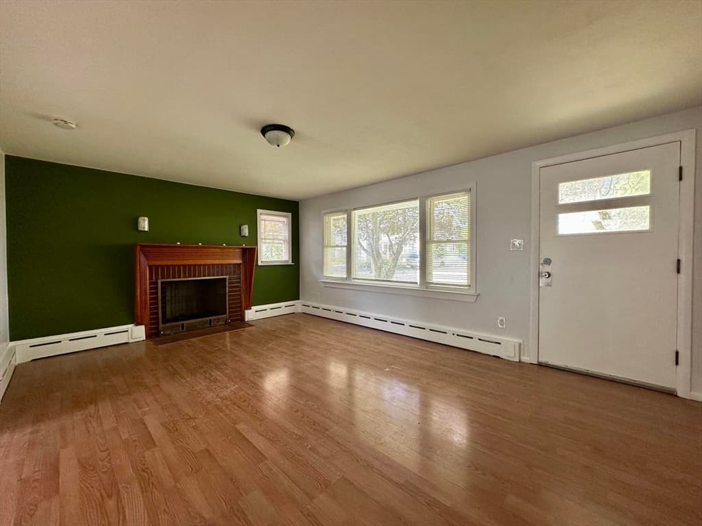 137 Carroll St, Springfield MA 01108 photo 5