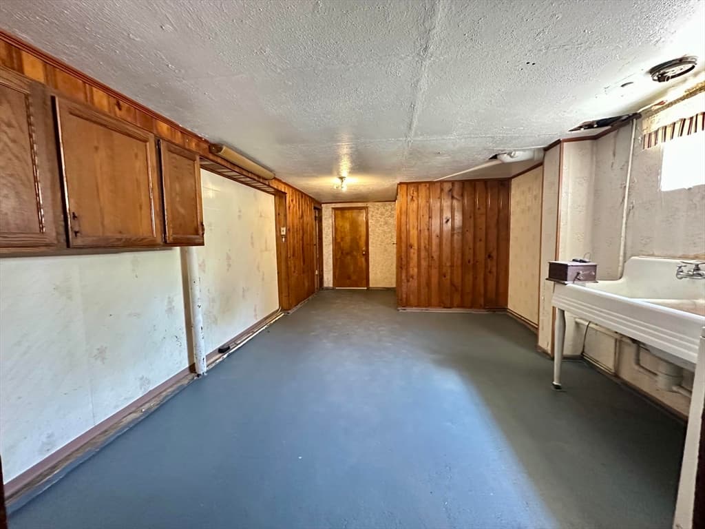137 Carroll St, Springfield MA 01108 photo 18