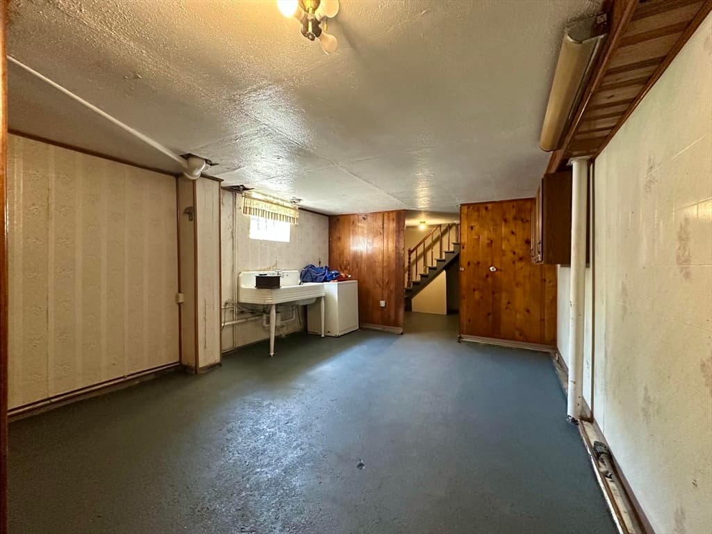 137 Carroll St, Springfield MA 01108 photo 19