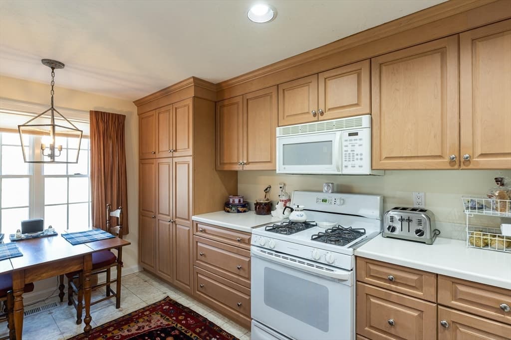Condominium at 4 Bishops Park # 4, Mashpee MA 02649, photo 8 of 17