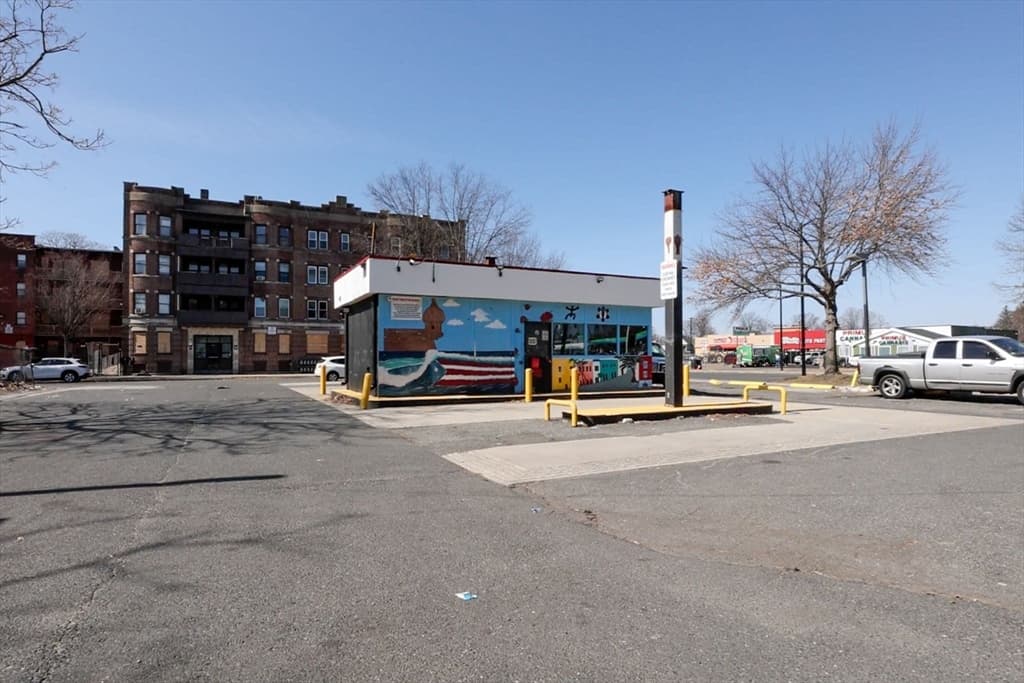 671 State St, Springfield MA 01109