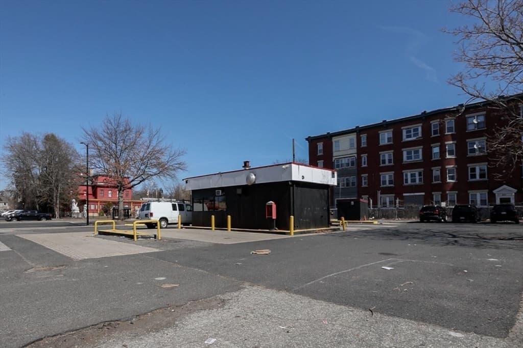 671 State St, Springfield MA 01109 photo 5