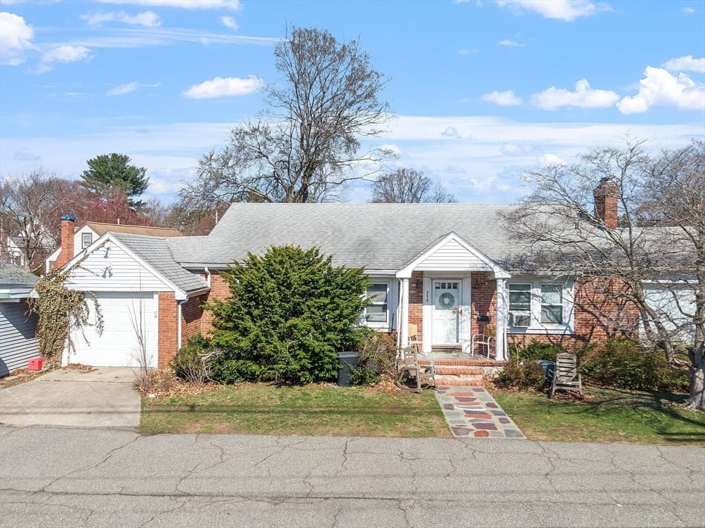 Single Family Residence at 344 Broadway, Lynnfield MA 01940, Lynnfield, photo 2 of 23