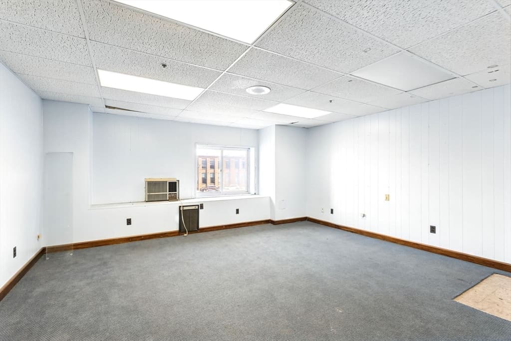 1 Bigelow St, Holyoke MA 01040 photo 5