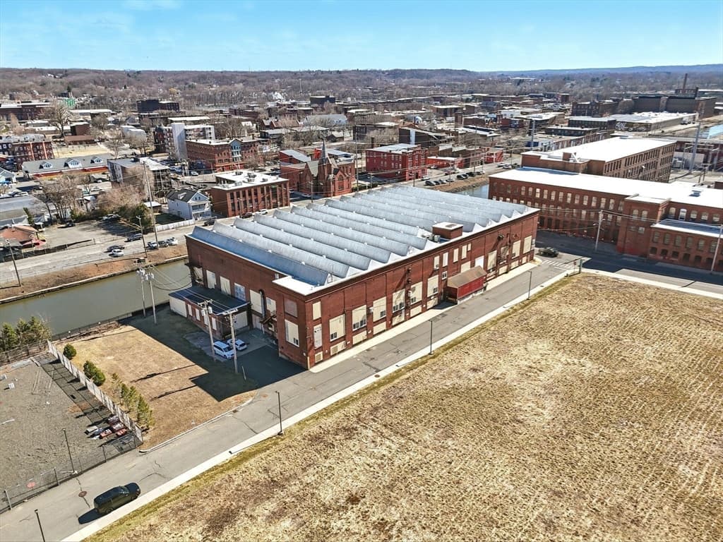 1 Bigelow St, Holyoke MA 01040 photo 8