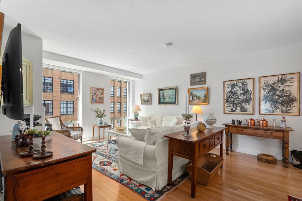 Condominium at 80 Broad Street # 1002, Boston MA 02110, photo 2 of 28