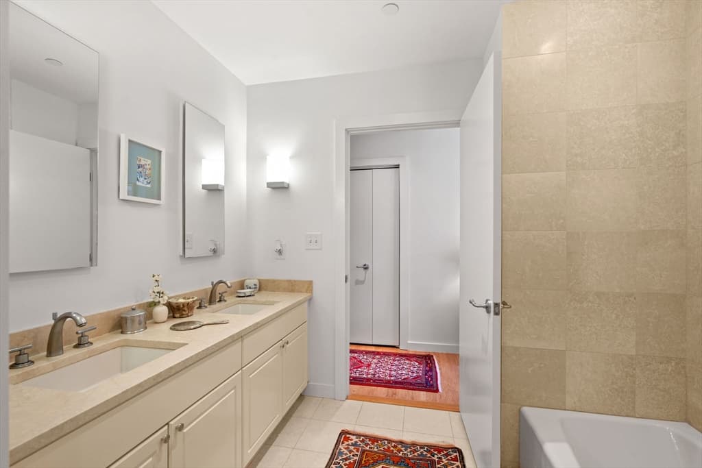 Condominium at 80 Broad Street # 1002, Boston MA 02110, photo 13 of 28