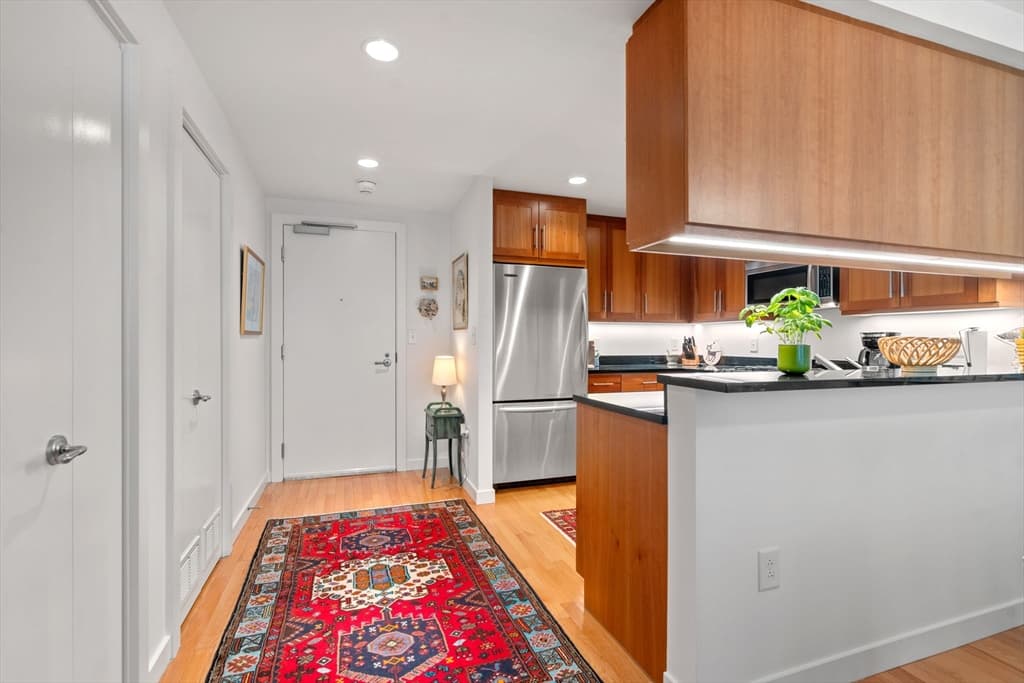 Condominium at 80 Broad Street # 1002, Boston MA 02110, photo 7 of 28