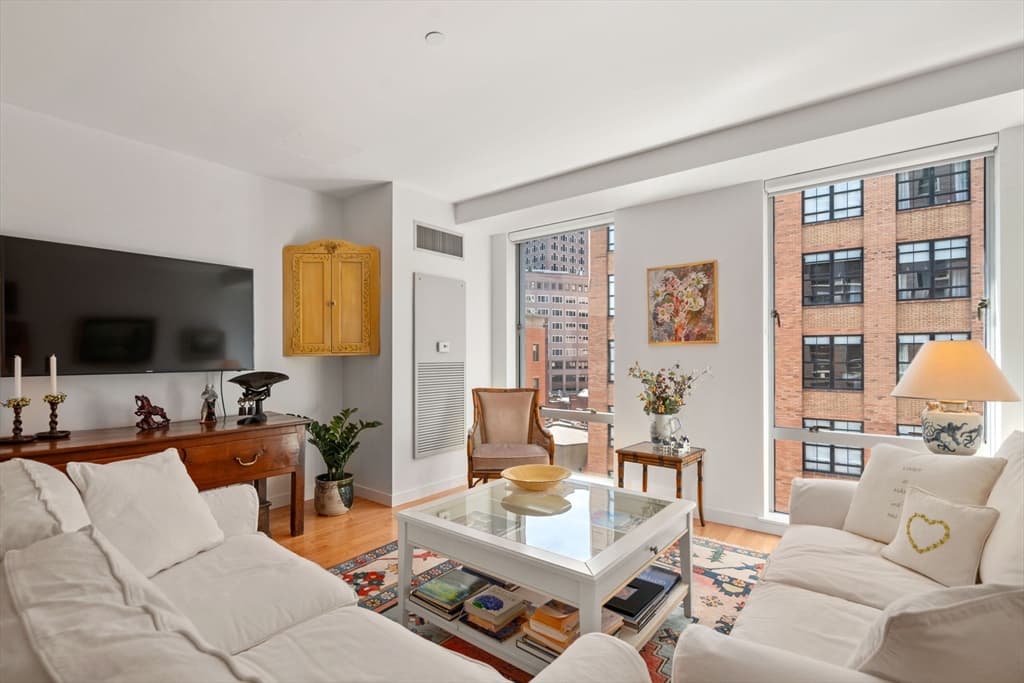 Condominium at 80 Broad Street # 1002, Boston MA 02110, photo 3 of 28