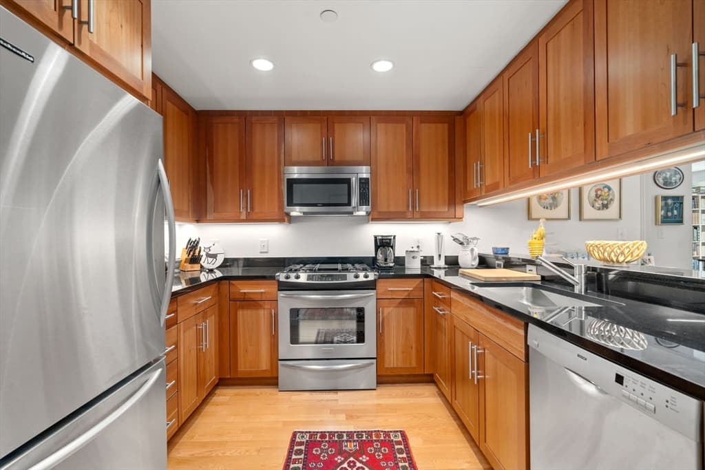 Condominium at 80 Broad Street # 1002, Boston MA 02110, photo 9 of 28