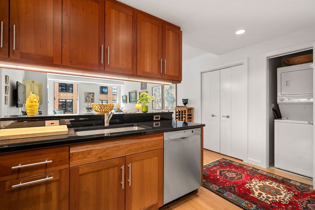Condominium at 80 Broad Street # 1002, Boston MA 02110, photo 10 of 28