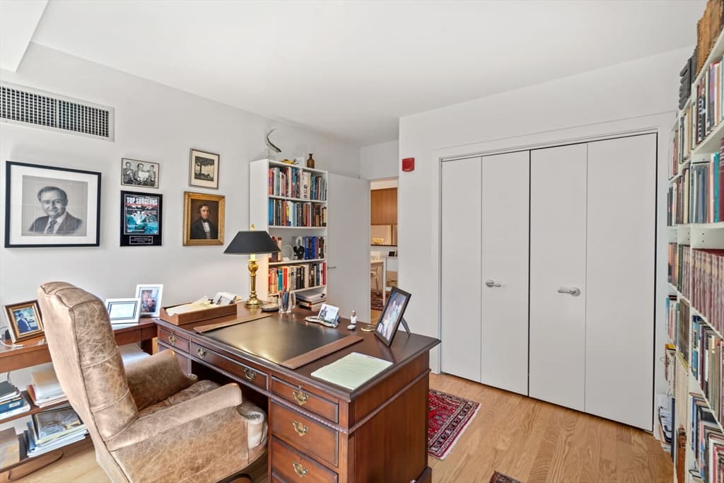 Condominium at 80 Broad Street # 1002, Boston MA 02110, photo 18 of 28