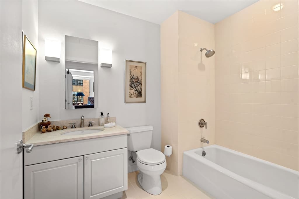 Condominium at 80 Broad Street # 1002, Boston MA 02110, photo 19 of 28