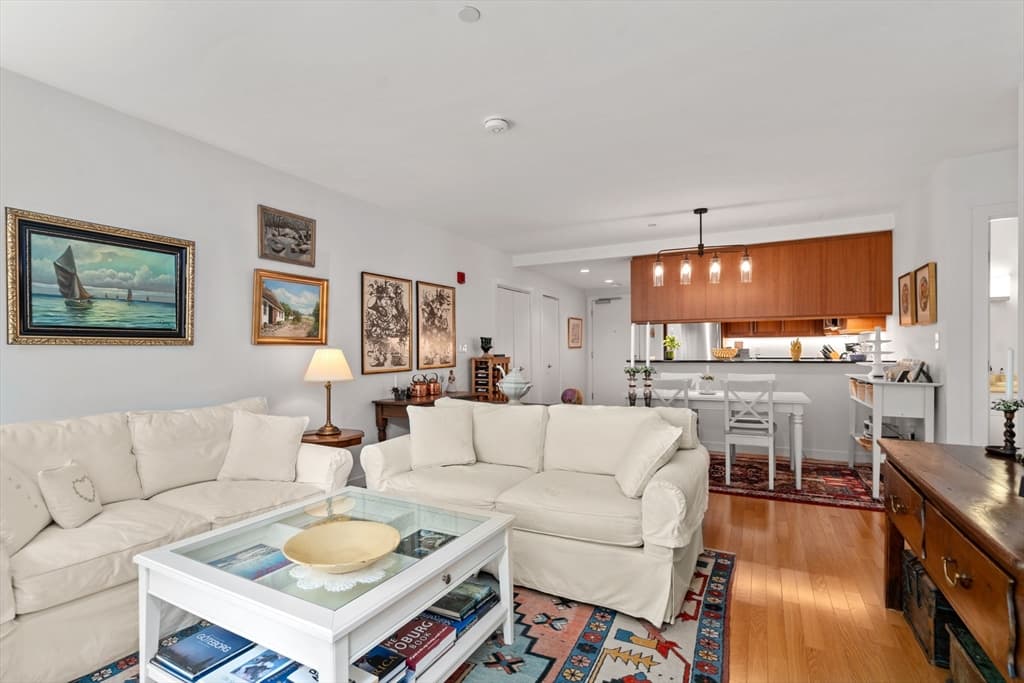 Condominium at 80 Broad Street # 1002, Boston MA 02110, photo 4 of 28