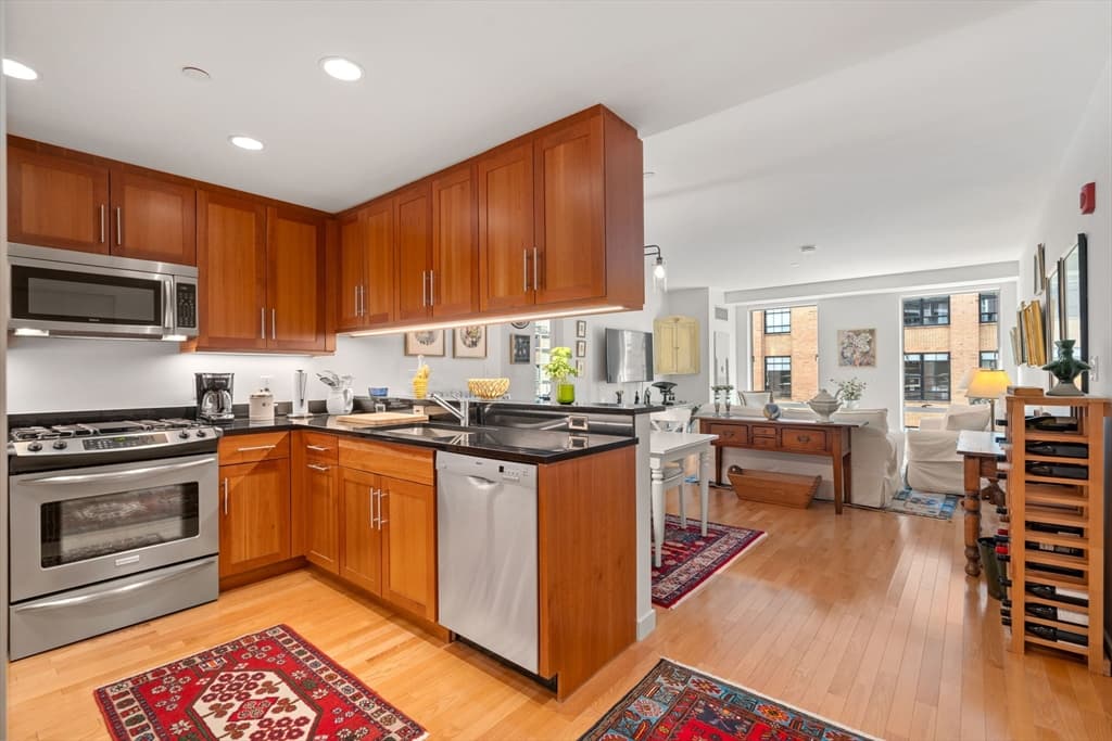 Condominium at 80 Broad Street # 1002, Boston MA 02110, photo 8 of 28