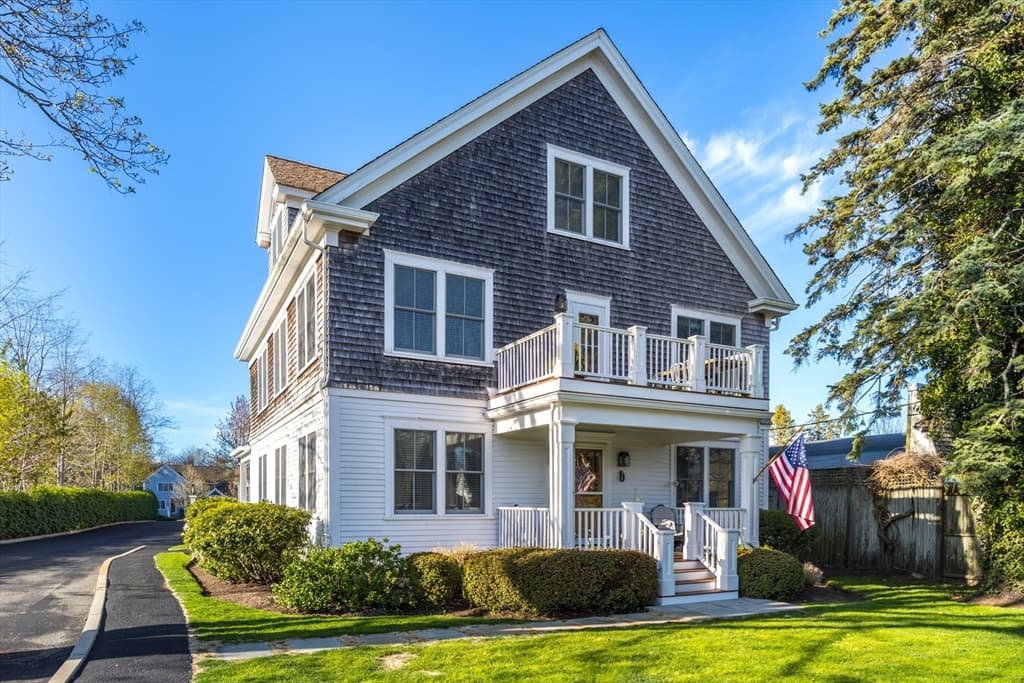 480 Main St # 1, Falmouth MA 02540