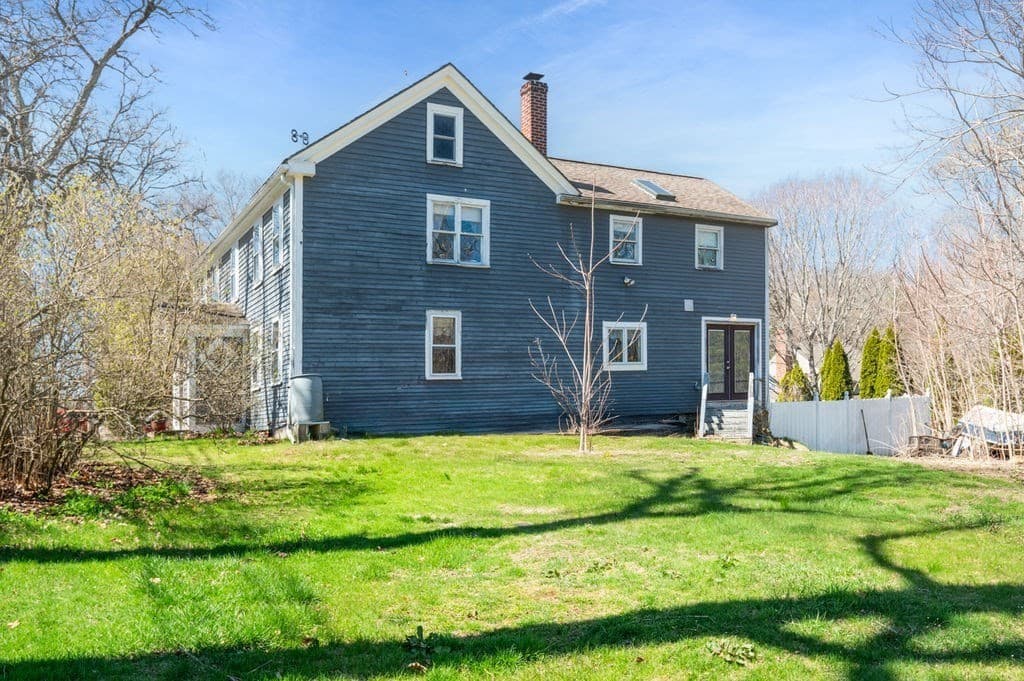 Single Family Residence at 231 West Main St, Georgetown MA 01833, Georgetown, photo 3 of 29
