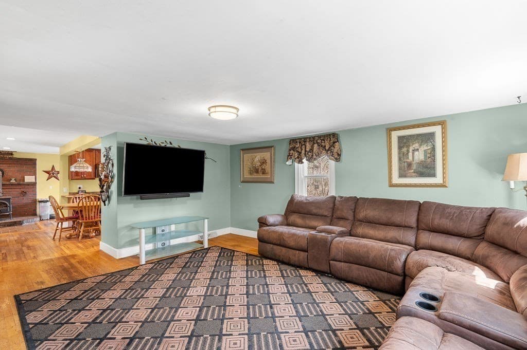 Single Family Residence at 231 West Main St, Georgetown MA 01833, Georgetown, photo 10 of 29