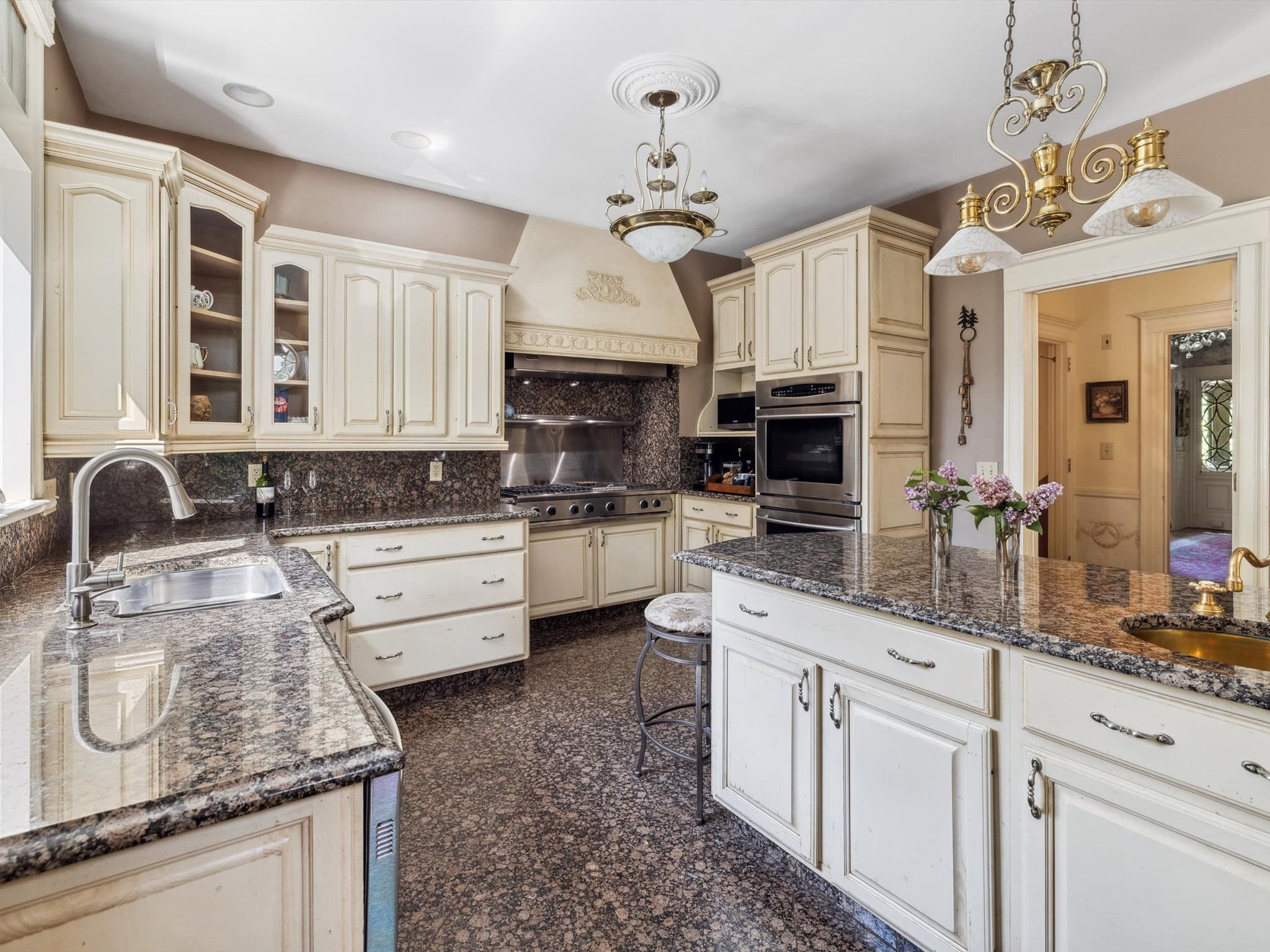 Single Family Residence at 31 Lenox St, Worcester MA 01602, Worcester, photo 16 of 42