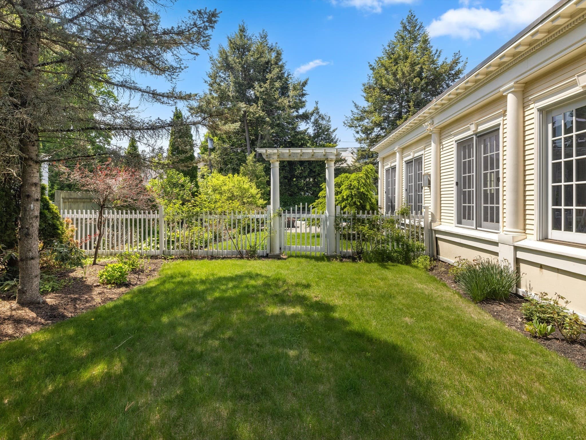 Single Family Residence at 31 Lenox St, Worcester MA 01602, Worcester, photo 36 of 42