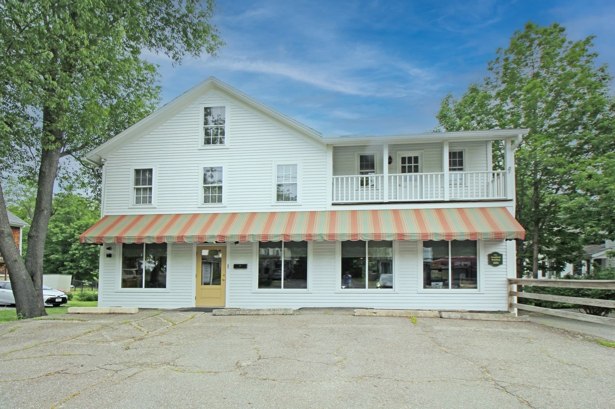 15 Main, Williamsburg MA 01096