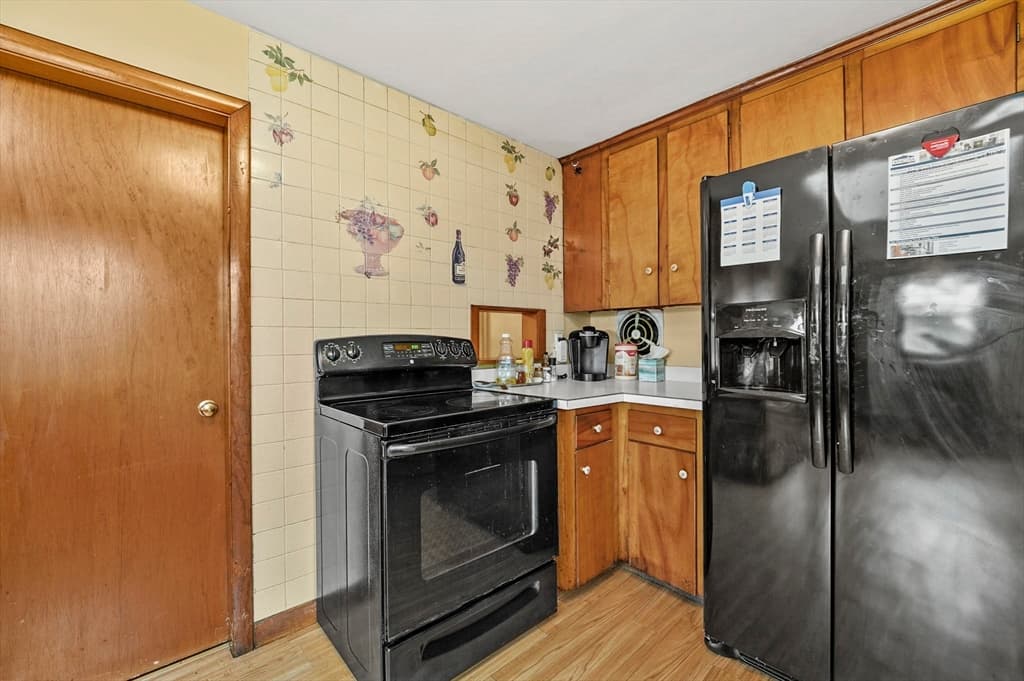 Single Family Residence at 577 Grove Street, Worcester MA 01605, photo 9 of 39