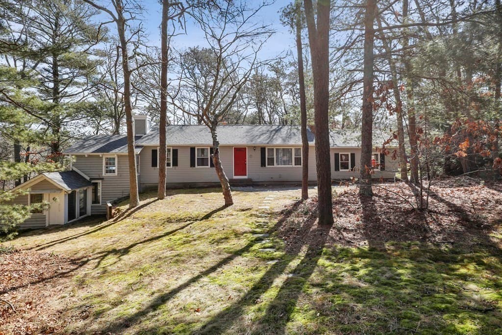 24 Little John Rd, Falmouth MA 02536