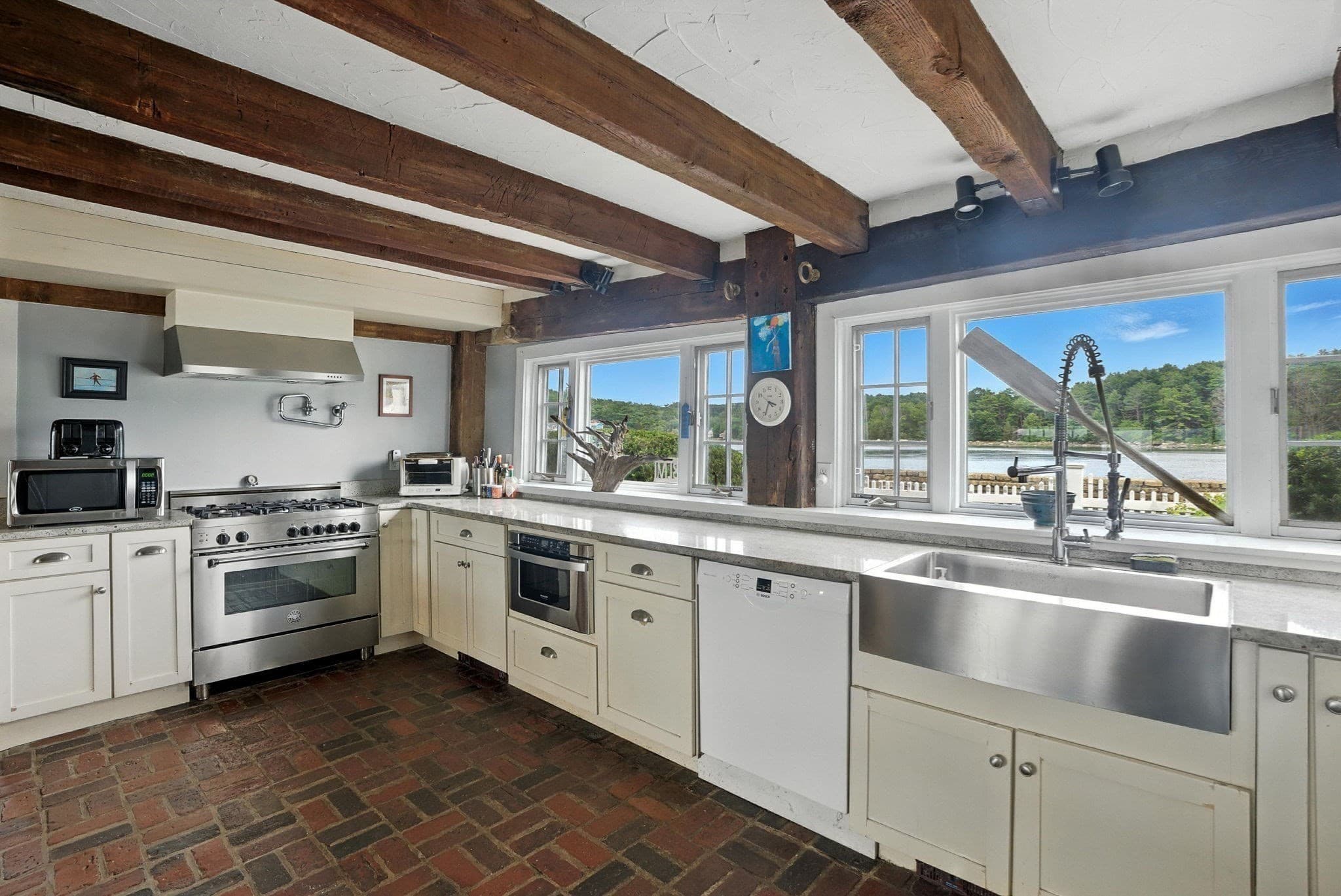 Single Family Residence at 672 Washington Street, Gloucester MA 01930, Gloucester, photo 15 of 27