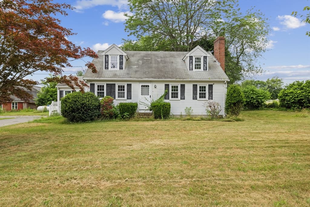 Single Family Residence at 8 North St, Bridgewater MA 02324, Bridgewater, photo 2 of 40