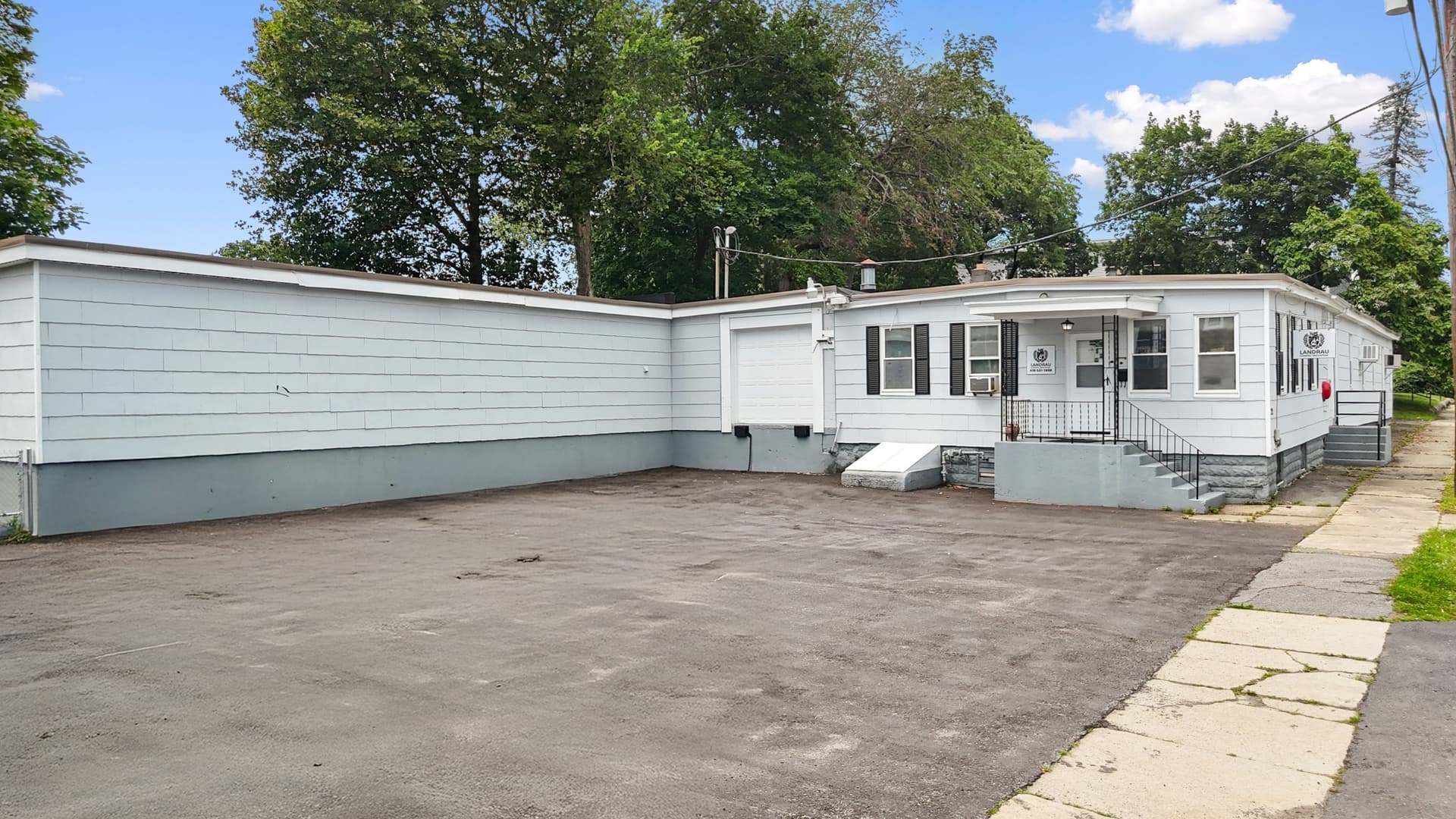 22 Laurel St, Leominster MA 01453