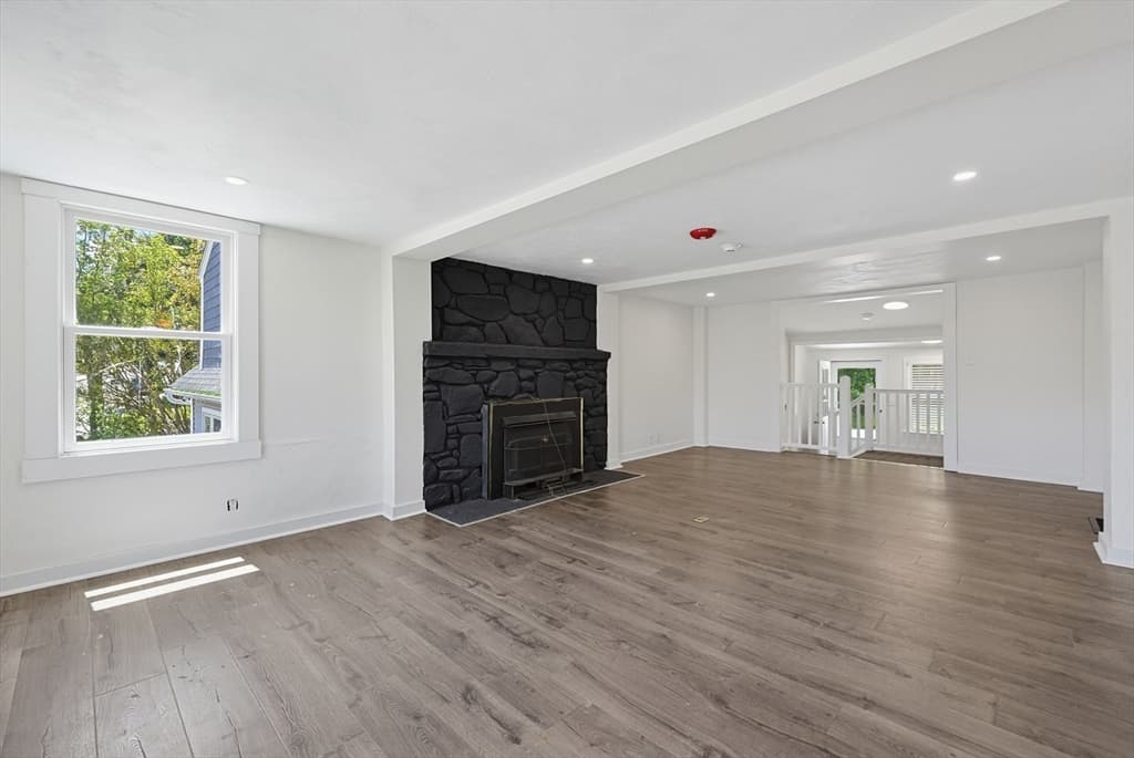 130 High St, Upton MA 01568 photo 2