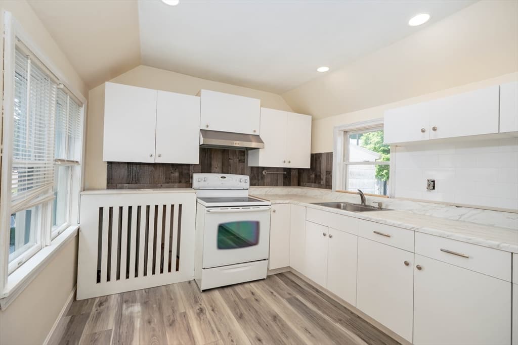 Single Family Residence at 211 Copeland St, Quincy MA 02169, photo 4 of 40