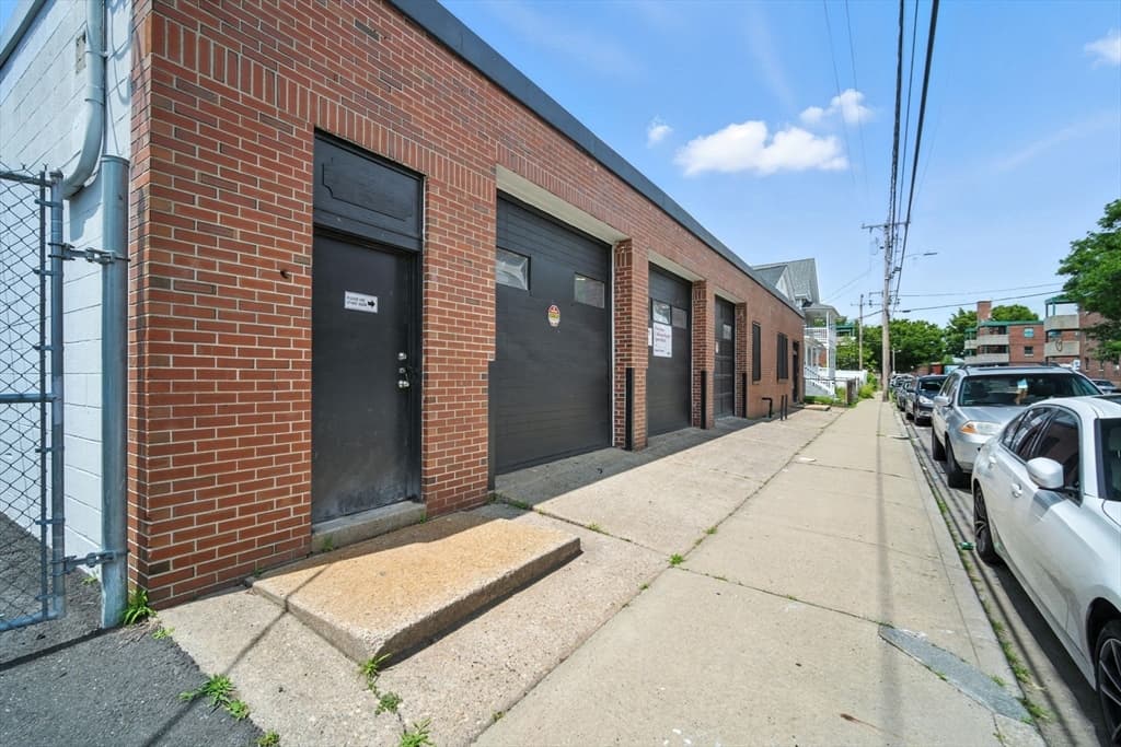 41 N Summer St, Holyoke MA 01040