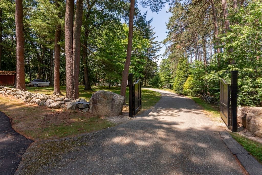 Single Family Residence at 10 Reiling Pond Rd, Lincoln MA 01773, Lincoln, photo 22 of 24