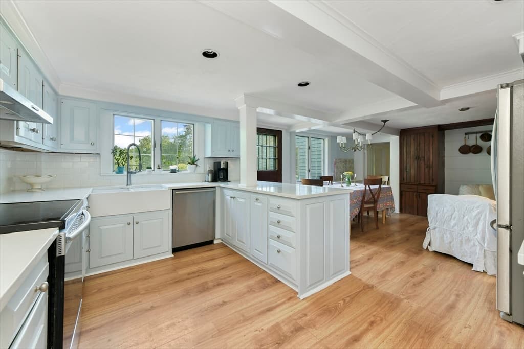 Single Family Residence at 10 Reiling Pond Rd, Lincoln MA 01773, Lincoln, photo 3 of 24