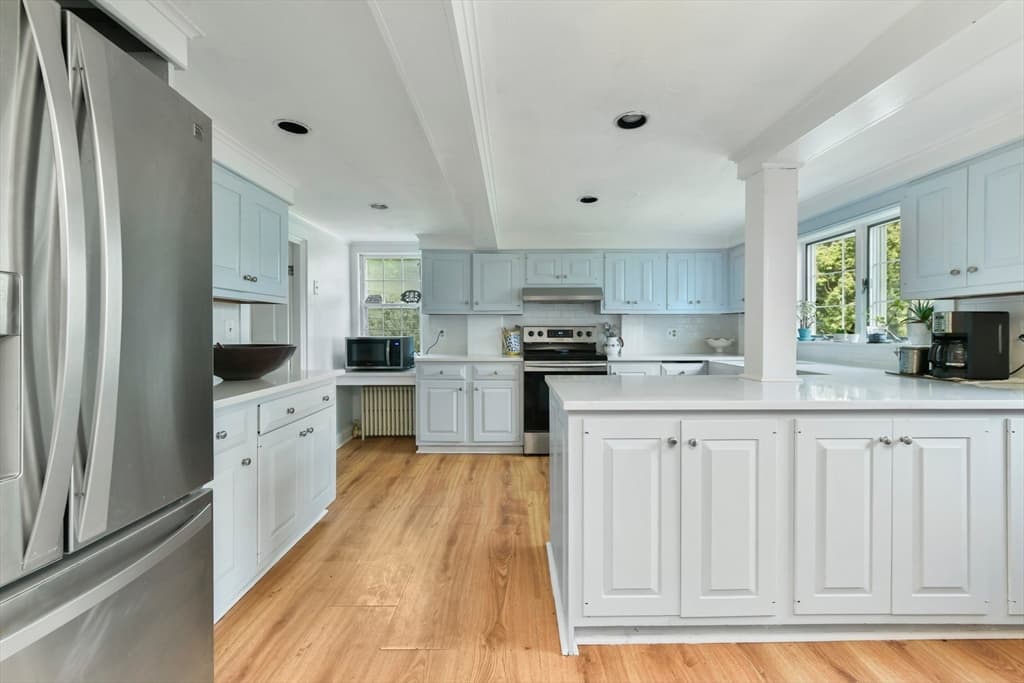 Single Family Residence at 10 Reiling Pond Rd, Lincoln MA 01773, Lincoln, photo 4 of 24