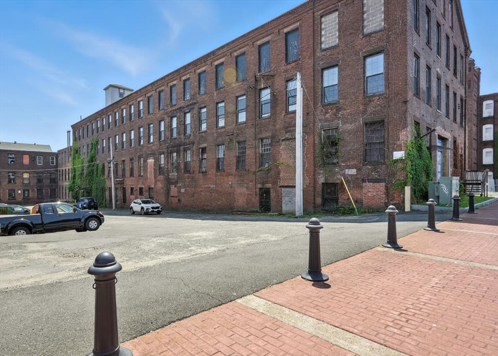 382 Dwight St, Holyoke MA 01040