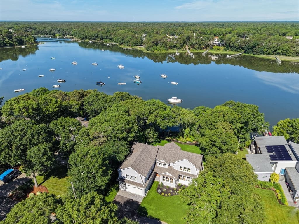 640 Poponessett Rd, Barnstable MA 02635