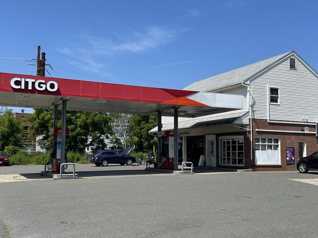 260 College St., Amherst MA 01002