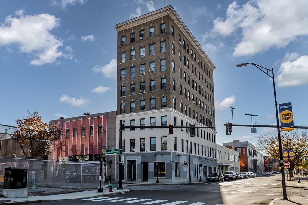 46 Amesbury St # 2B, Lawrence MA 01840
