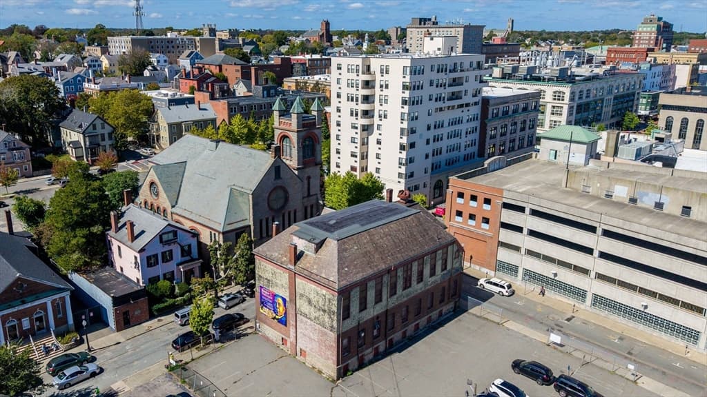 636 Purchase St, New Bedford MA 02740