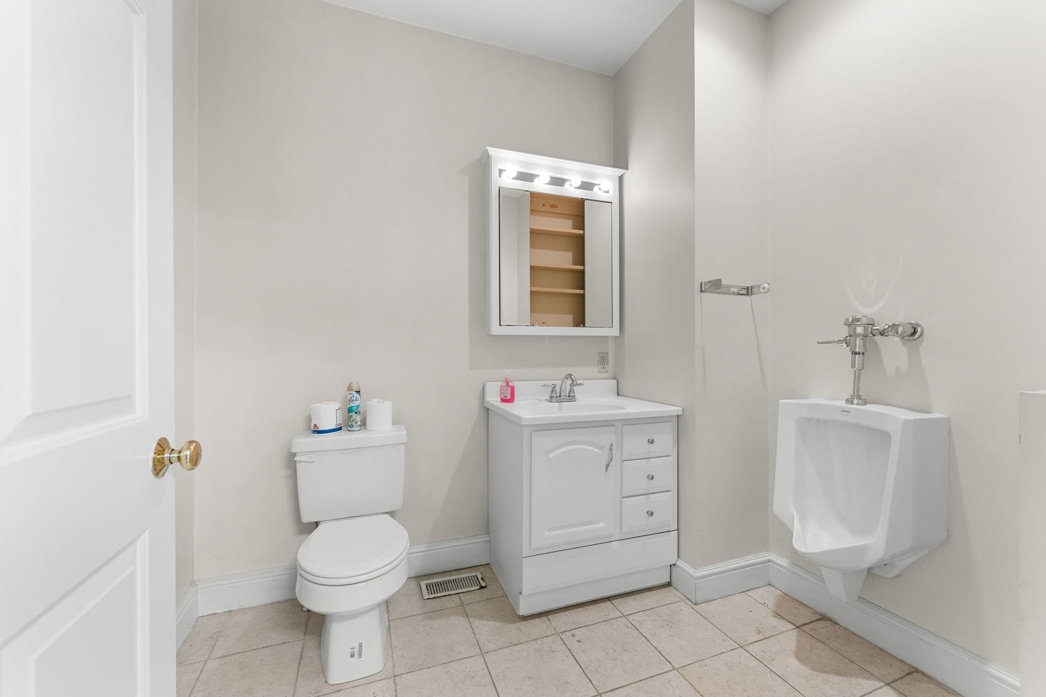 4 Family at 262-264 West Broadway, Boston MA 02127, Boston, photo 6 of 22