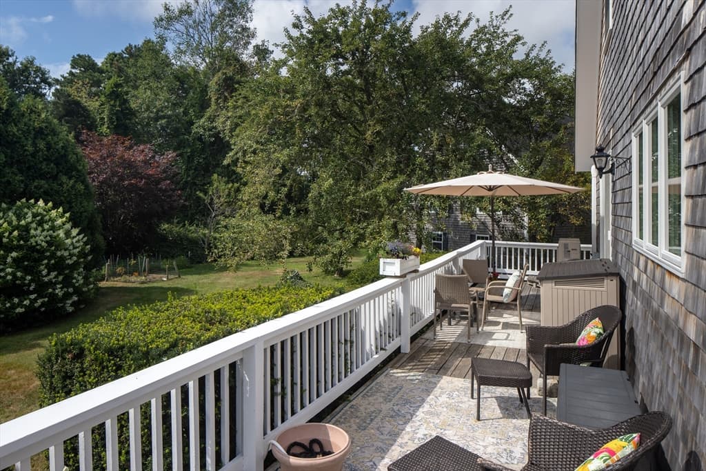 Single Family Residence at 4 Blackhall Ct, Marion MA 02738, Marion, photo 8 of 42